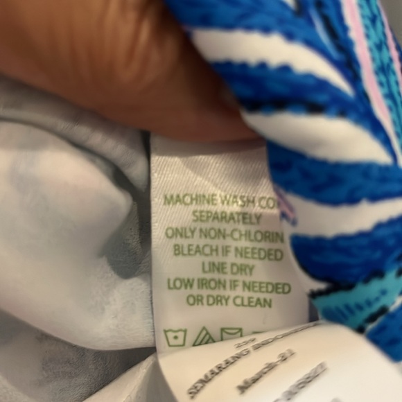 Gently used Lilly Pulitzer Rori Top in "Bird is the Word" pattern. Size L - Picture 6 of 7